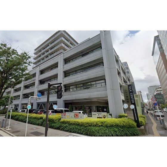 郵便局　シルクセンター内郵便局（郵便局）まで312m