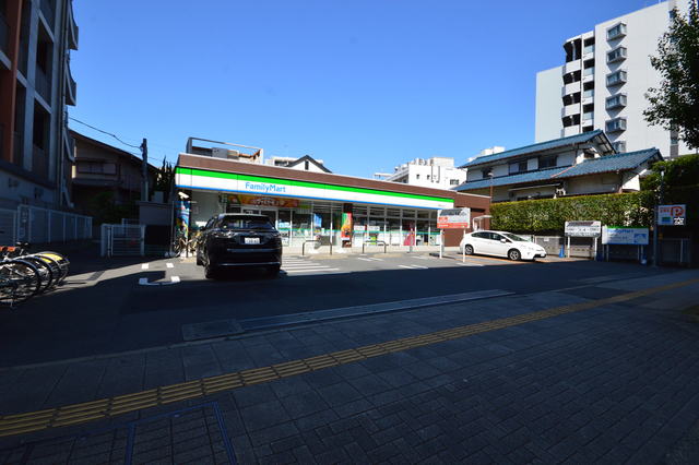 コンビニ　ファミリーマート千葉駅北口店（コンビニ）まで124m