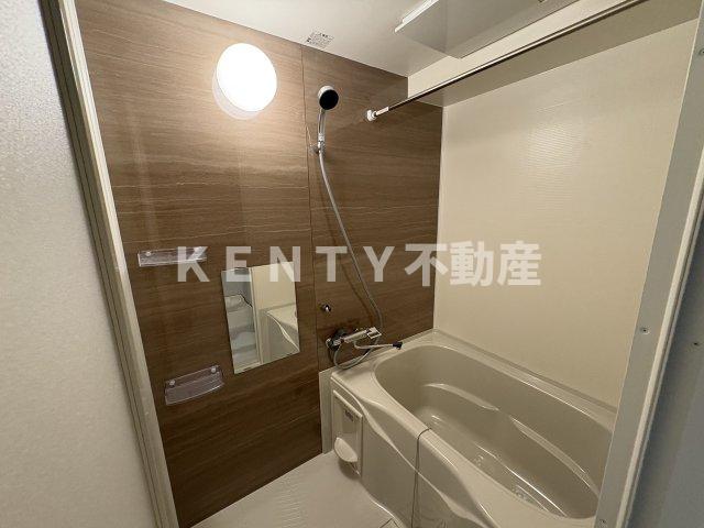 バス・シャワールーム　コンパクトで使いやすいお風呂です