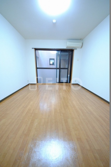 居室・リビング　写真は２０３号室