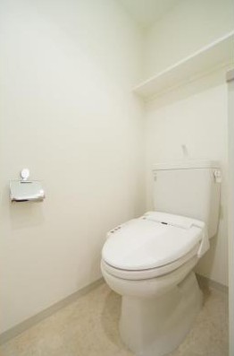 トイレ　温水洗浄便座。