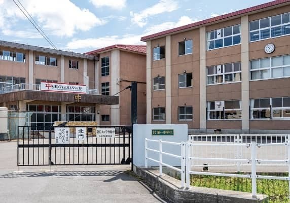 中学校　弘前市立第一中学校（中学校）まで1578m