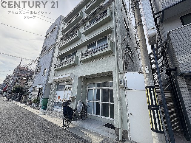 建物外観　居住者専用のごみ置き場があります。