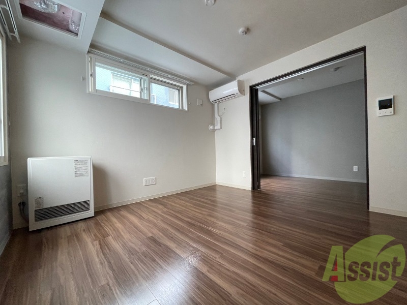 居室・リビング　広くてきれいなリビングです！快適に過ごせそうですね。