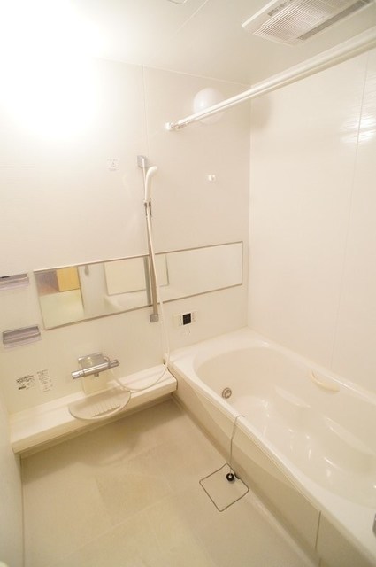 バス・シャワールーム　※写真は同タイプの室内。仕様・設備は現況優先です※