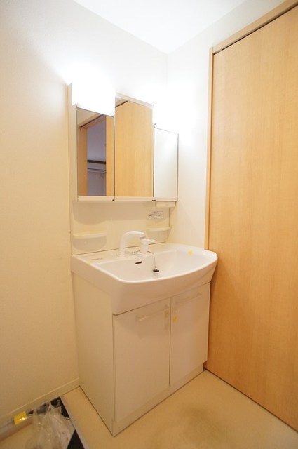 洗面設備　※写真は同タイプの室内。仕様・設備は現況優先です※