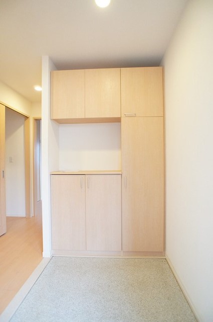 玄関　※写真は同タイプの室内。仕様・設備は現況優先です※