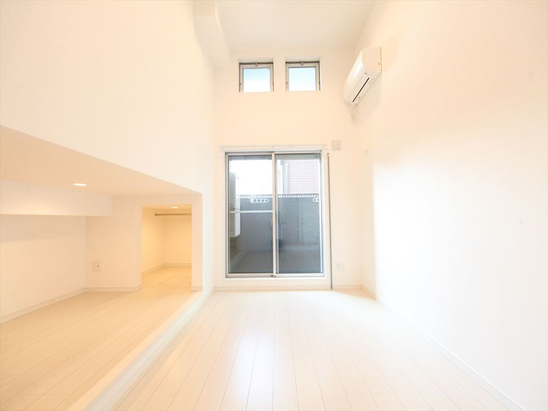 バルコニー　洋室6帖　アンダーロフト5帖（収納にも寝室にも使えます）