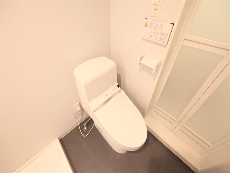トイレ　温水洗浄暖房便座付トイレ