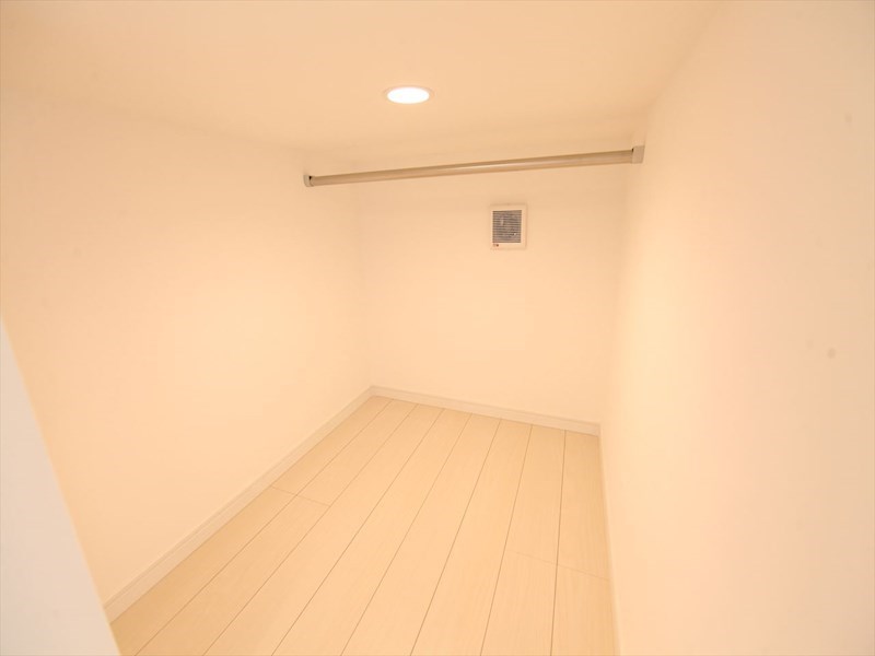 収納　ウォークインクローゼット（収納充実してます）