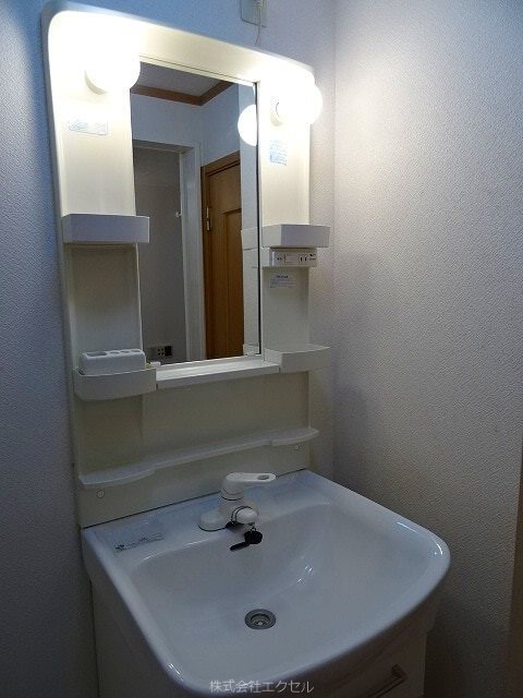 洗面設備　使いやすい独立洗面台です。