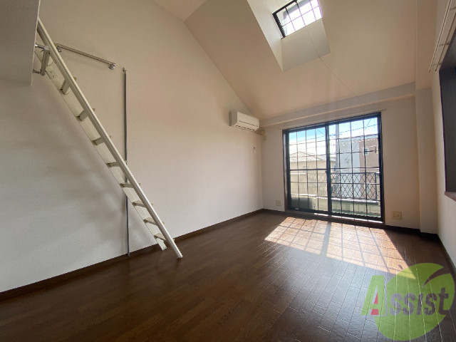 居室・リビング　お部屋の様子です。奥行きがあり広々しています。