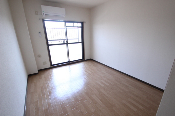 居室・リビング　※別部屋の写真です