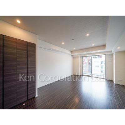 居室・リビング　同タイプ8階のお部屋を撮影。仕様が異なることがあります。