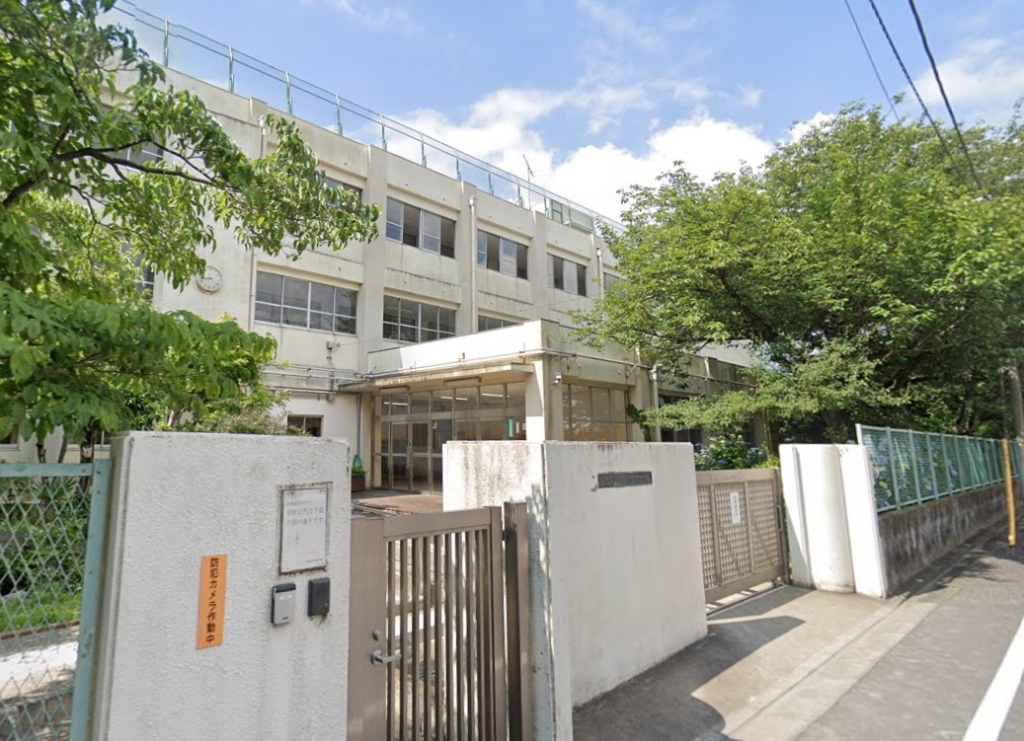 中学校　大田区立石川台中学校（中学校）まで489m