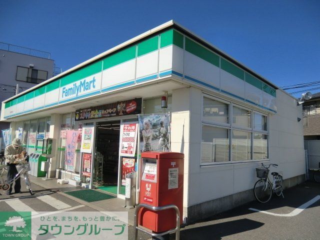 コンビニ　ファミリーマート（コンビニ）まで750m