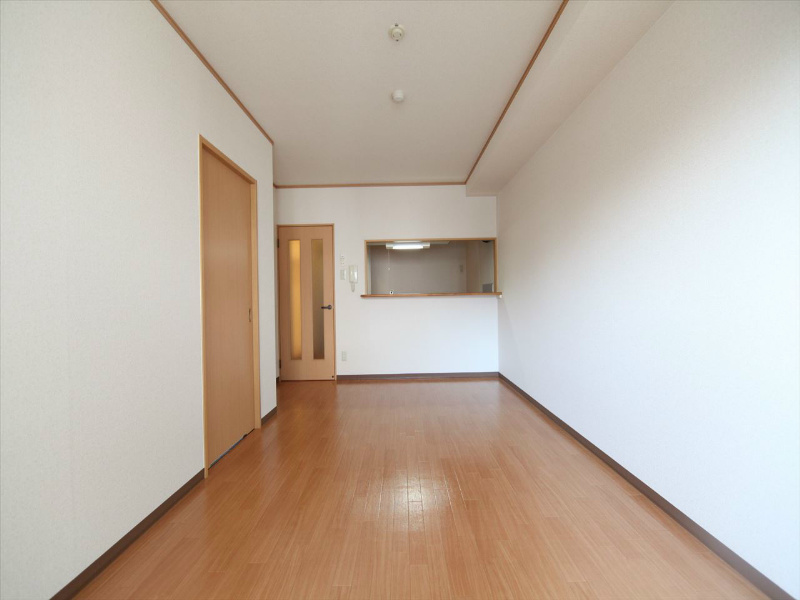 居室・リビング　LDK12帖　カウンターキッチン3帖　南向き（日当り良好）