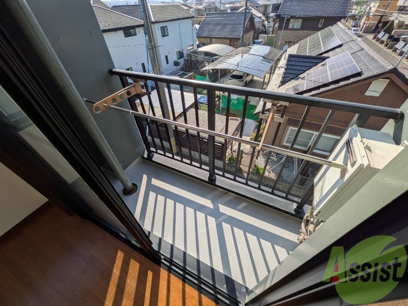 バルコニー　バルコニーは広さもありますので洗濯物も干しやすい。