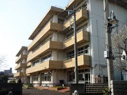 小学校　蕨市立中央小学校（小学校）まで636m