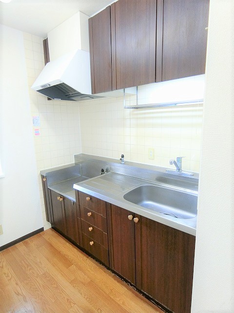 キッチン　写真は同建物の別部屋を参考に掲載しております。