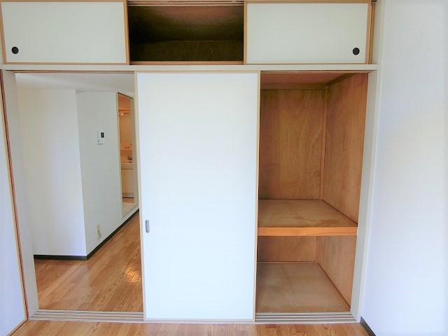収納　写真は同建物の別部屋を参考に掲載しております。