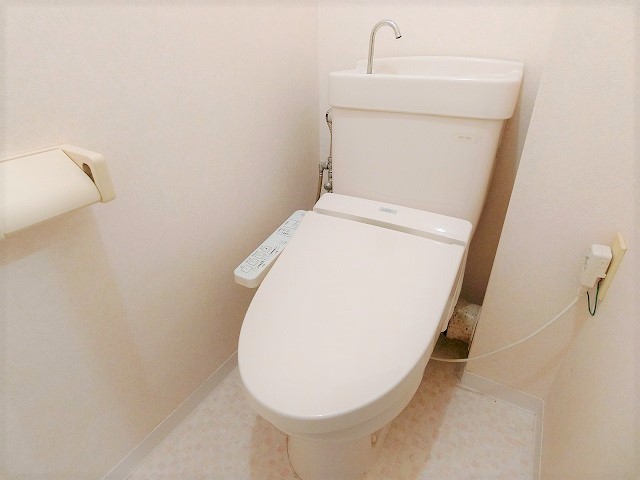 トイレ　写真は同建物の別部屋を参考に掲載しております。