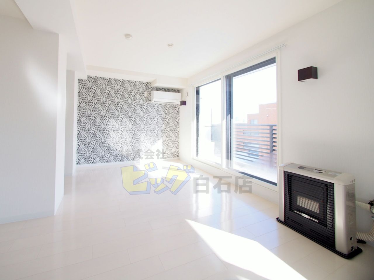 居室・リビング　陽当り良好で明るいリビングです♪