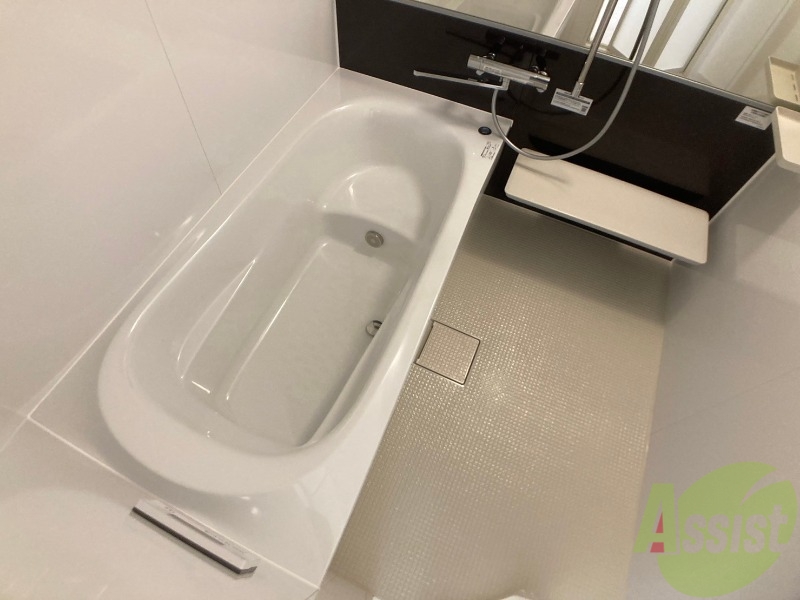 バス・シャワールーム　お風呂になります。一日の疲れを癒してくださいね。