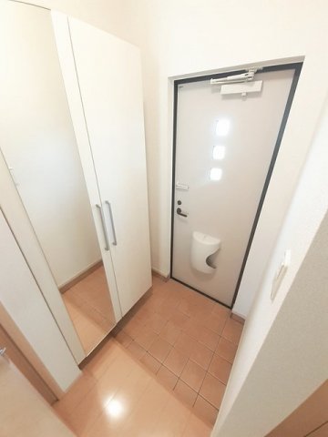 玄関　収納もある玄関です