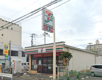 コンビニ　セブンイレブン（コンビニ）まで74m
