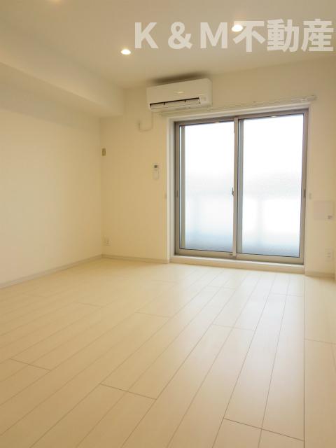 居室・リビング　こちらのリビングで趣味の時間をお楽しみください