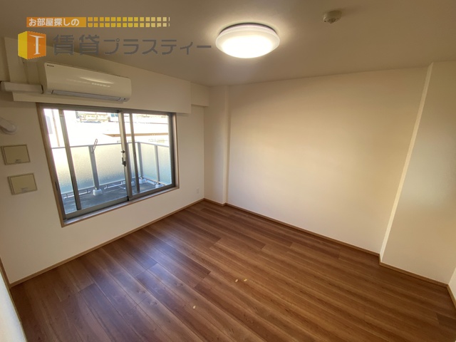 居室・リビング　正方形でレイアウトもしやすいです。