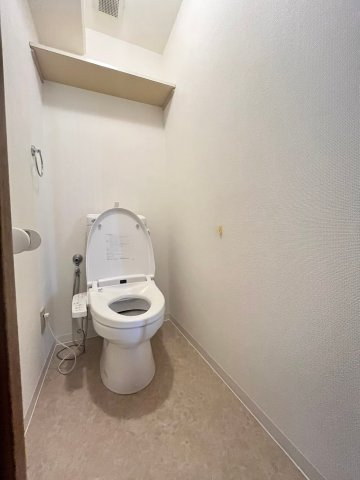 トイレ　別号室の画像です。ご参考下さい。