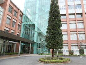 その他　日本赤十字学園（学校法人）（その他）まで247m