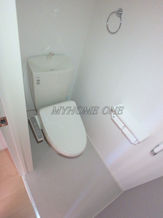 トイレ　温水洗浄便座