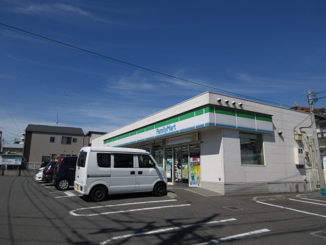 コンビニ　ファミリーマート南平台店（コンビニ）まで128m