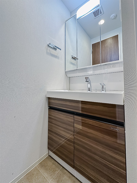 洗面設備　※写真は同タイプ住戸です。