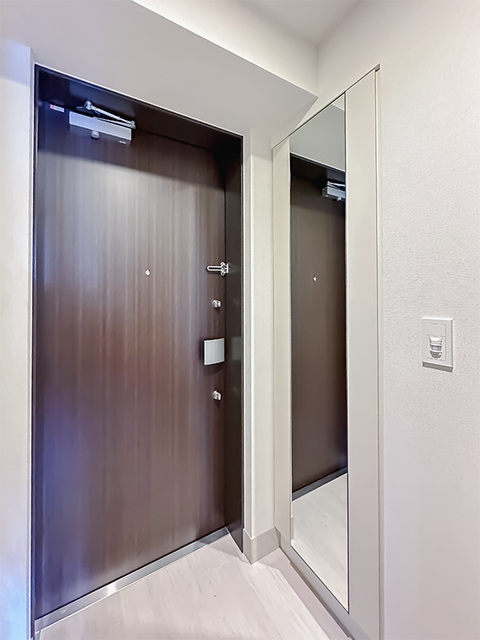 玄関　※写真は同タイプ住戸です。