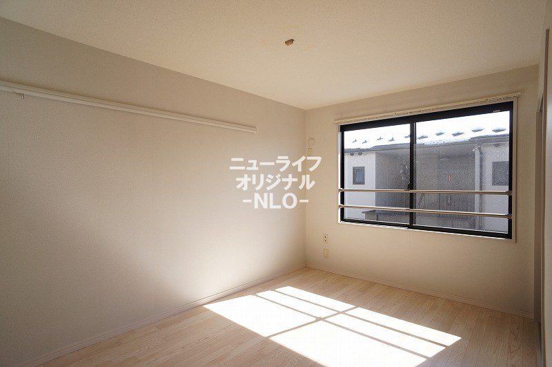 その他部屋・スペース　グレーのアクセントクロスで落ち着きのある空間を演出☆