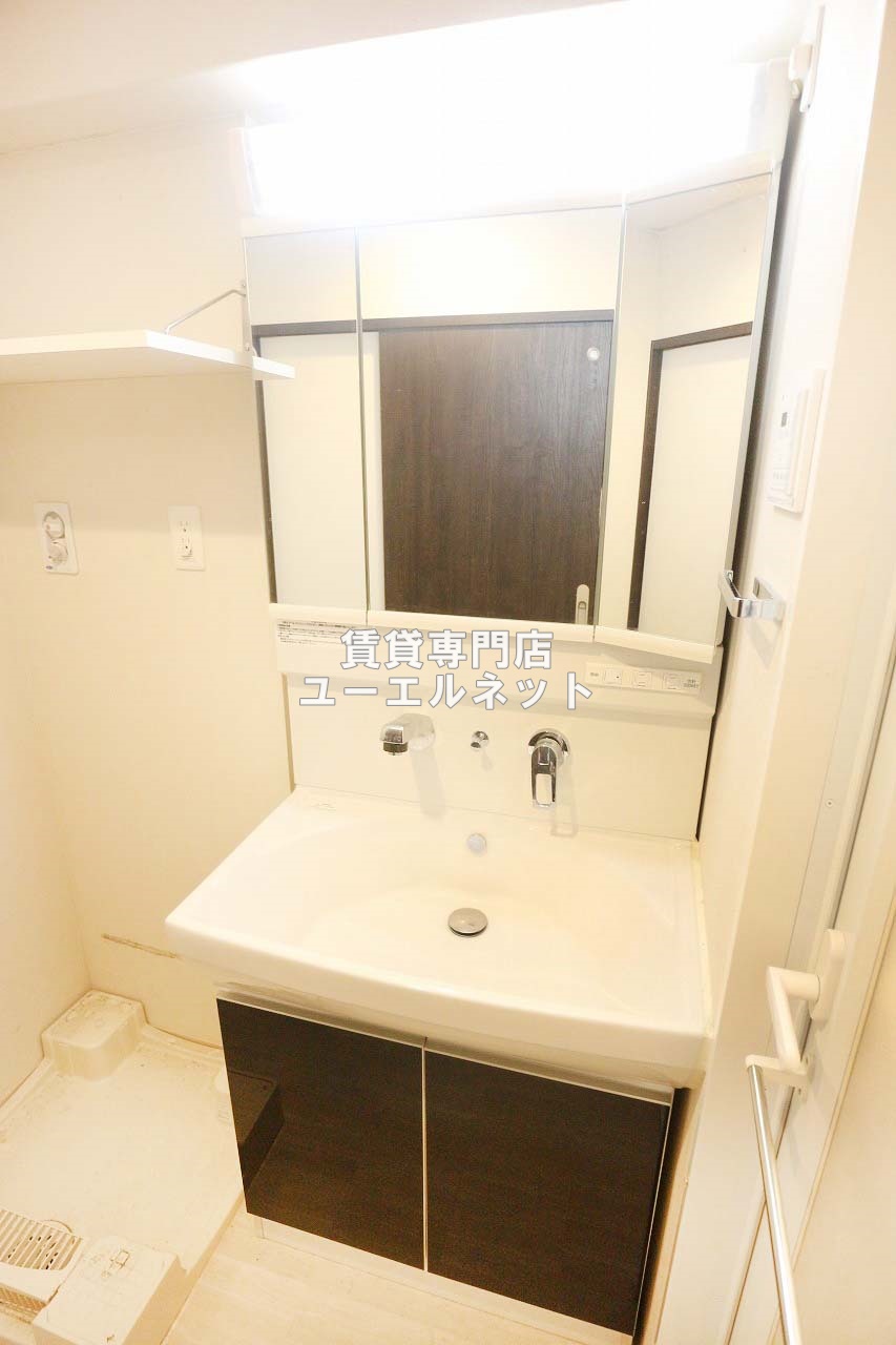 洗面設備　清潔感ある独立洗面台で毎日気持ちよく♪