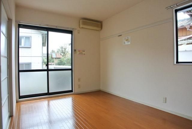 居室・リビング　☆角部屋二面採光☆