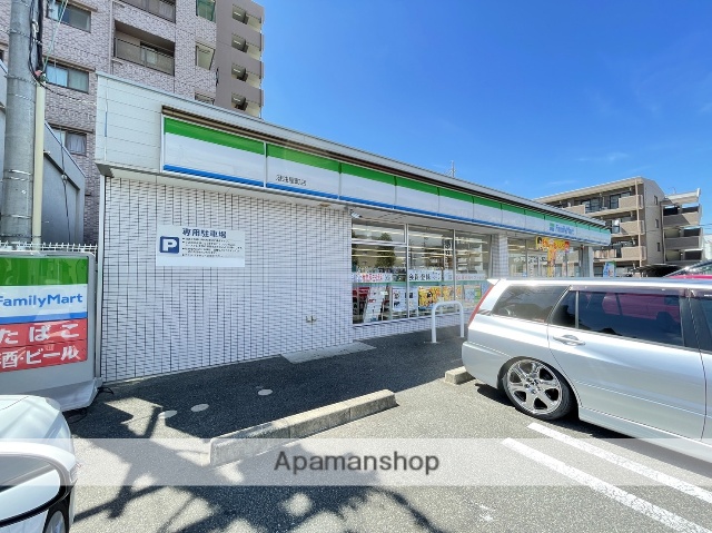 コンビニ　ファミリーマート（コンビニ）まで411m