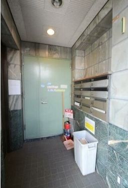 エントランス　毎日通るエントランスはこんな感じです♪