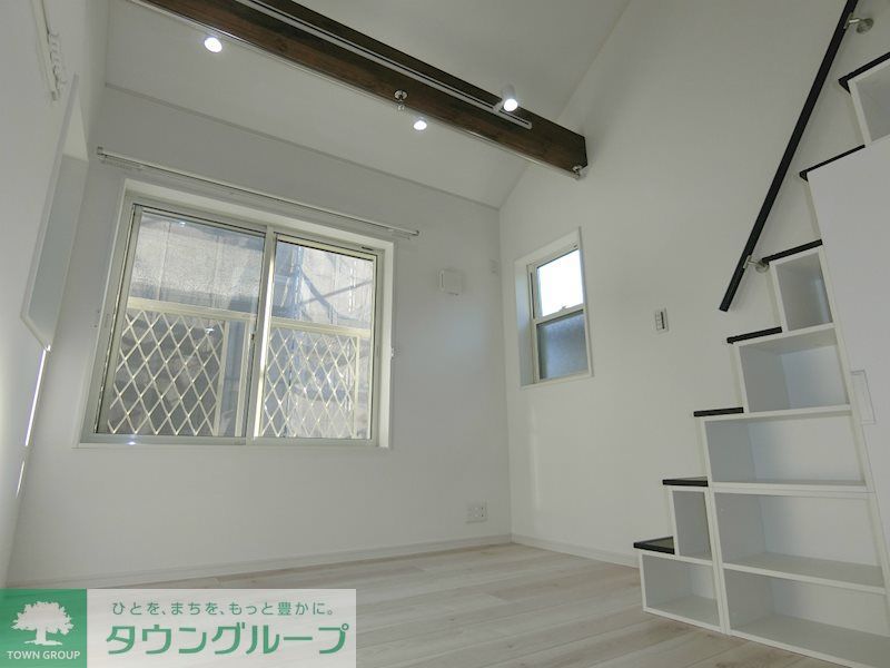 居室・リビング　天井が高く開放感があります！