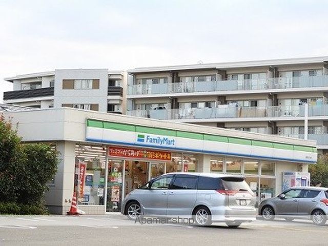 コンビニ　ファミリーマート（コンビニ）まで389m