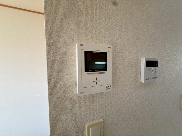 セキュリティ　モニター付きインターホンございます。室内から来客確認ができ、