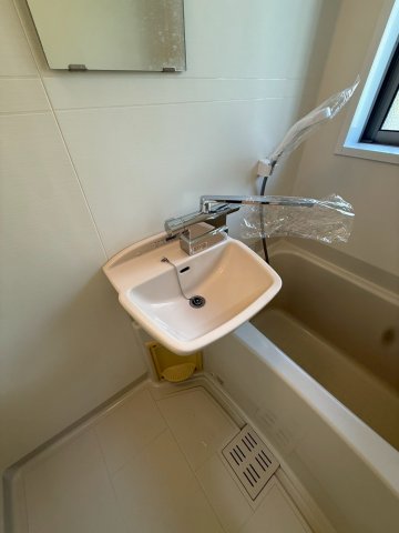 洗面設備　浴室内に洗面台がございます。水回りがまとまっているので掃除が