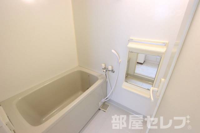 バス・シャワールーム　反転画像