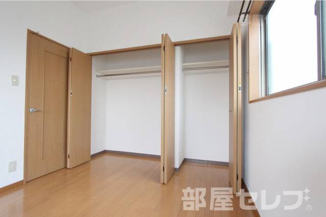 収納　反転画像