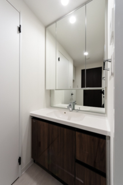 洗面設備　※写真は同タイプ住戸です。